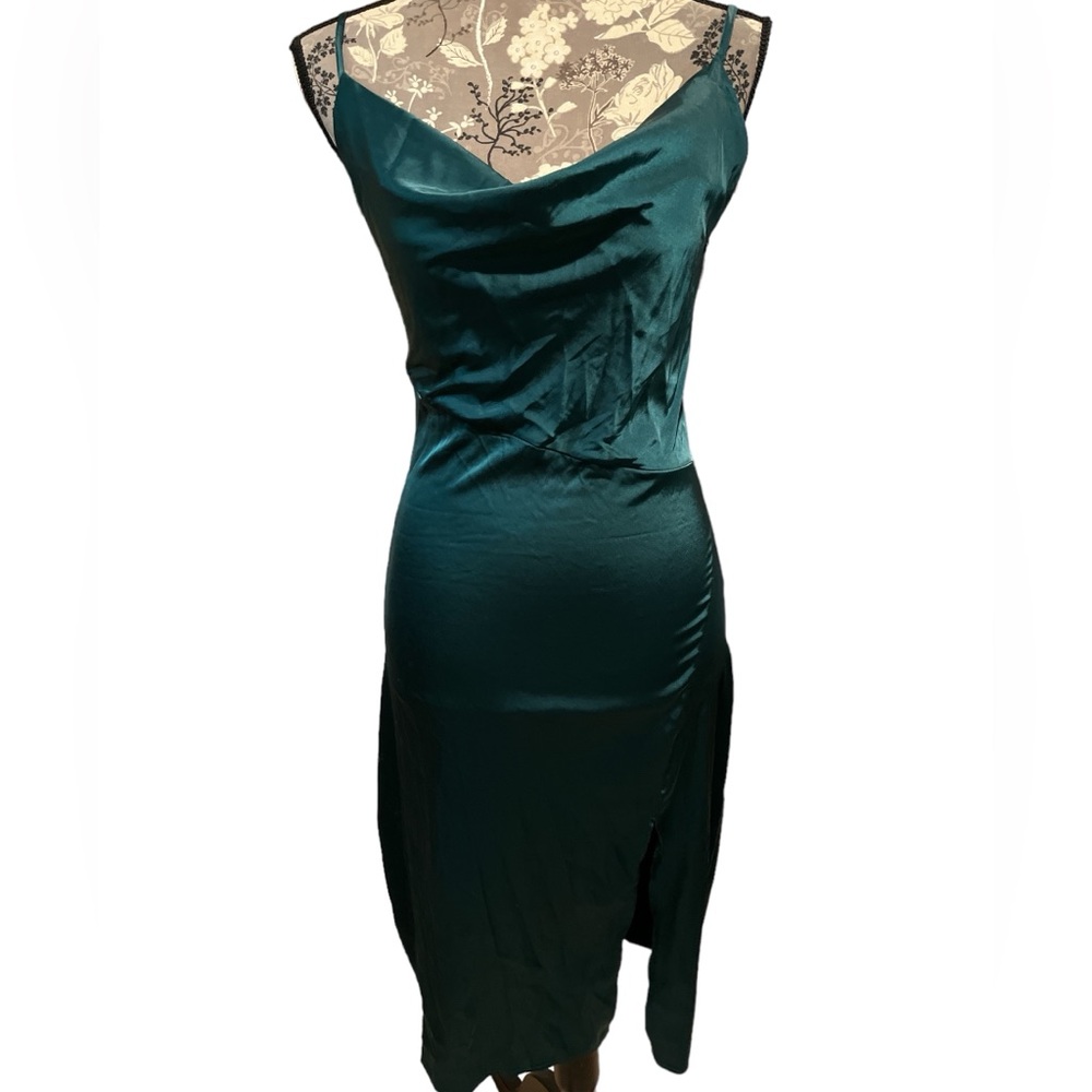 🛍️#2416 NWOT/NIB Emerald Green Satiny Slip Dress